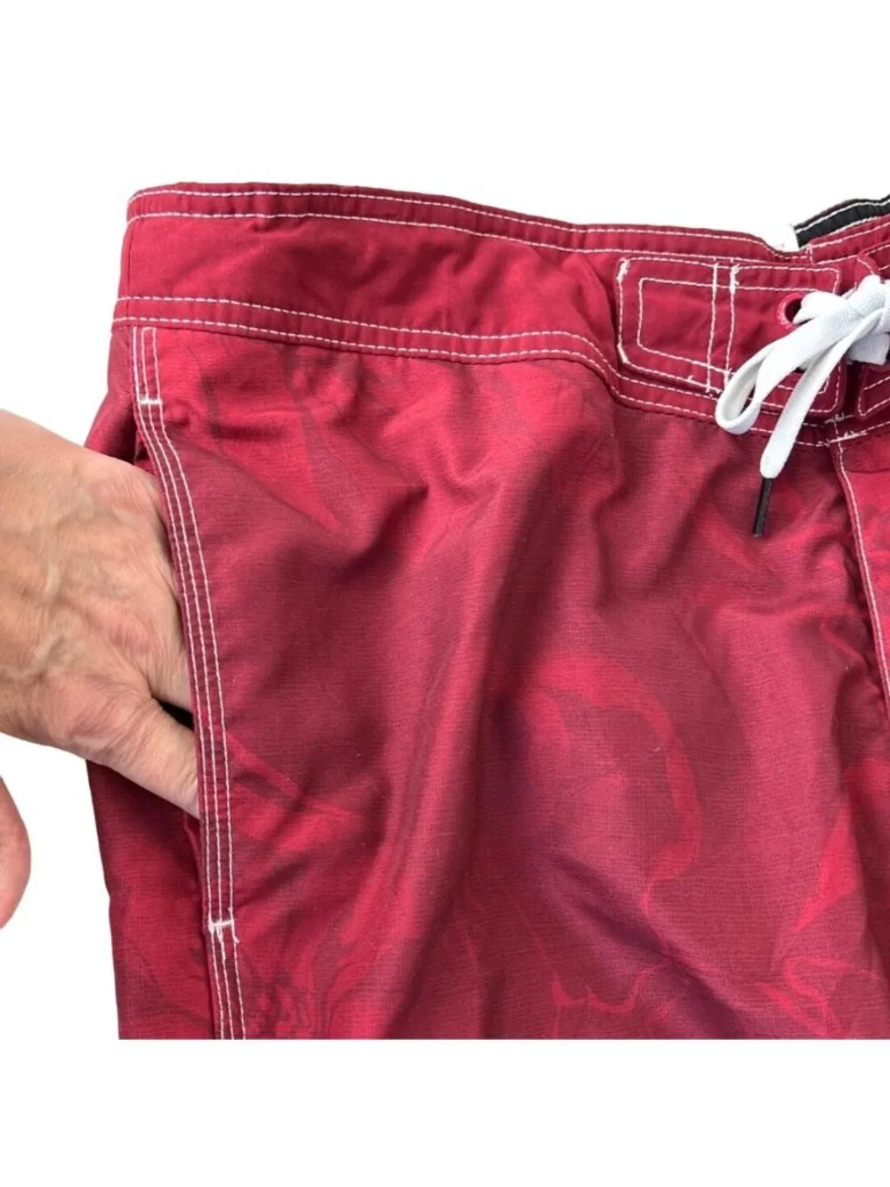 Speedo Mens Size Large Red Floral Watermark E-Board Shorts EUC
